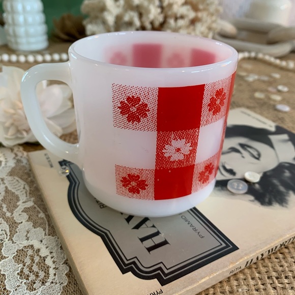 Vintage Milk Glass Mug 💌 - Picture 10 of 12